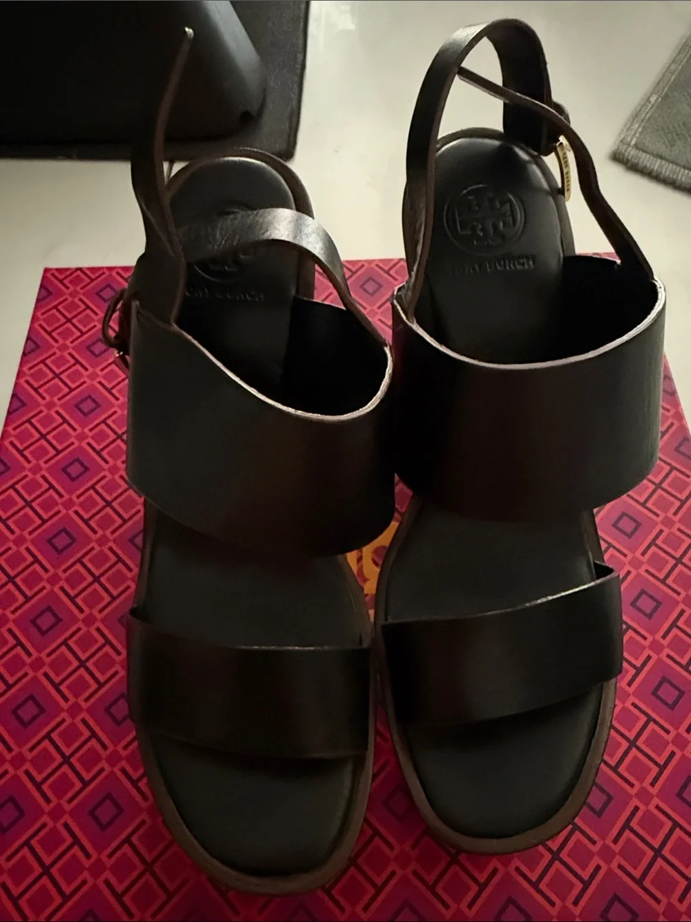 Tory Burch Black Leather Wedge Sandals NWT - Picture 2 of 5